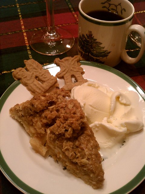Hippie apple pie, ice cream and speculaas.